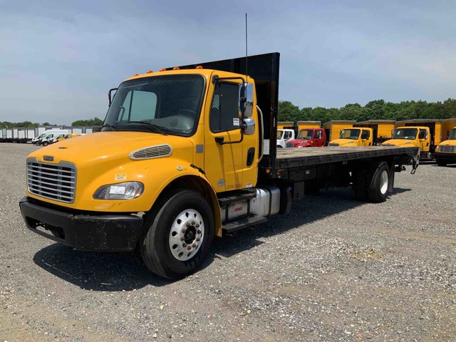 2015 Freightliner M2 106 S/A Flatbed Truck