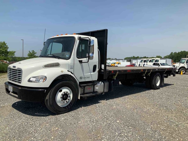 2015 Freightliner M2 106 S/A Flatbed Truck