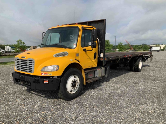 2014 Freightliner M2 106 S/A Flatbed Truck