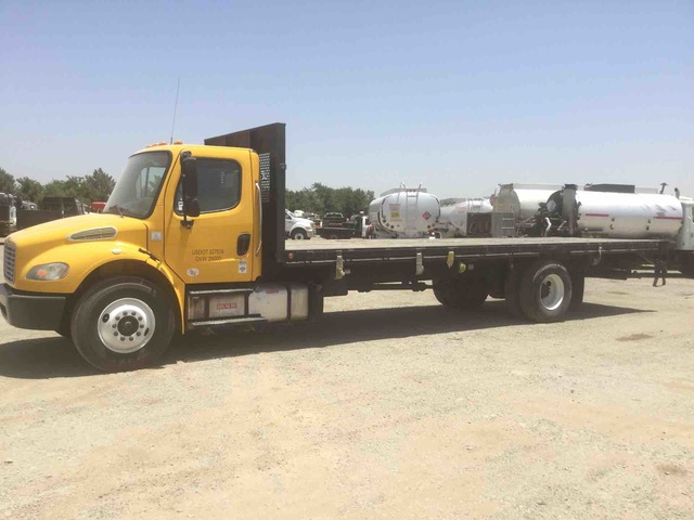 2014 Freightliner M2 106 S/A Flatbed Truck
