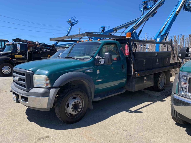 2006 Ford F-450 Super Duty 4x2 Flatbed Truck