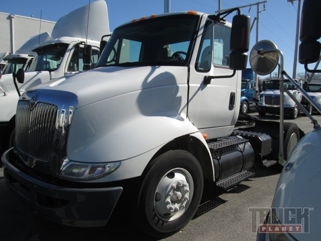 2005 International 8600 SBA S/A Conventional Day Cab in Warwick