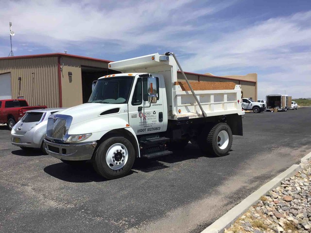 2002 International 4300 S/A Dump Truck 2002 International 4300 S/A Dump Truck