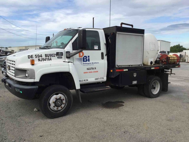 2006 Chevrolet C4500 4x4 S/A Flatbed Truck w/Water Tank