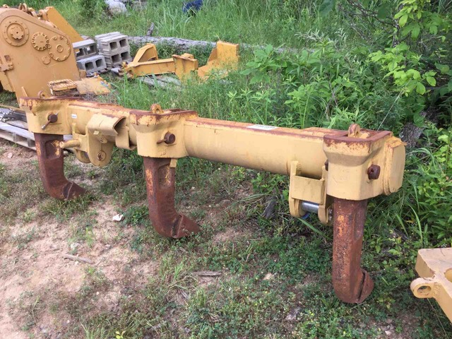 Crawler Loader Ripper - Fits Cat 973