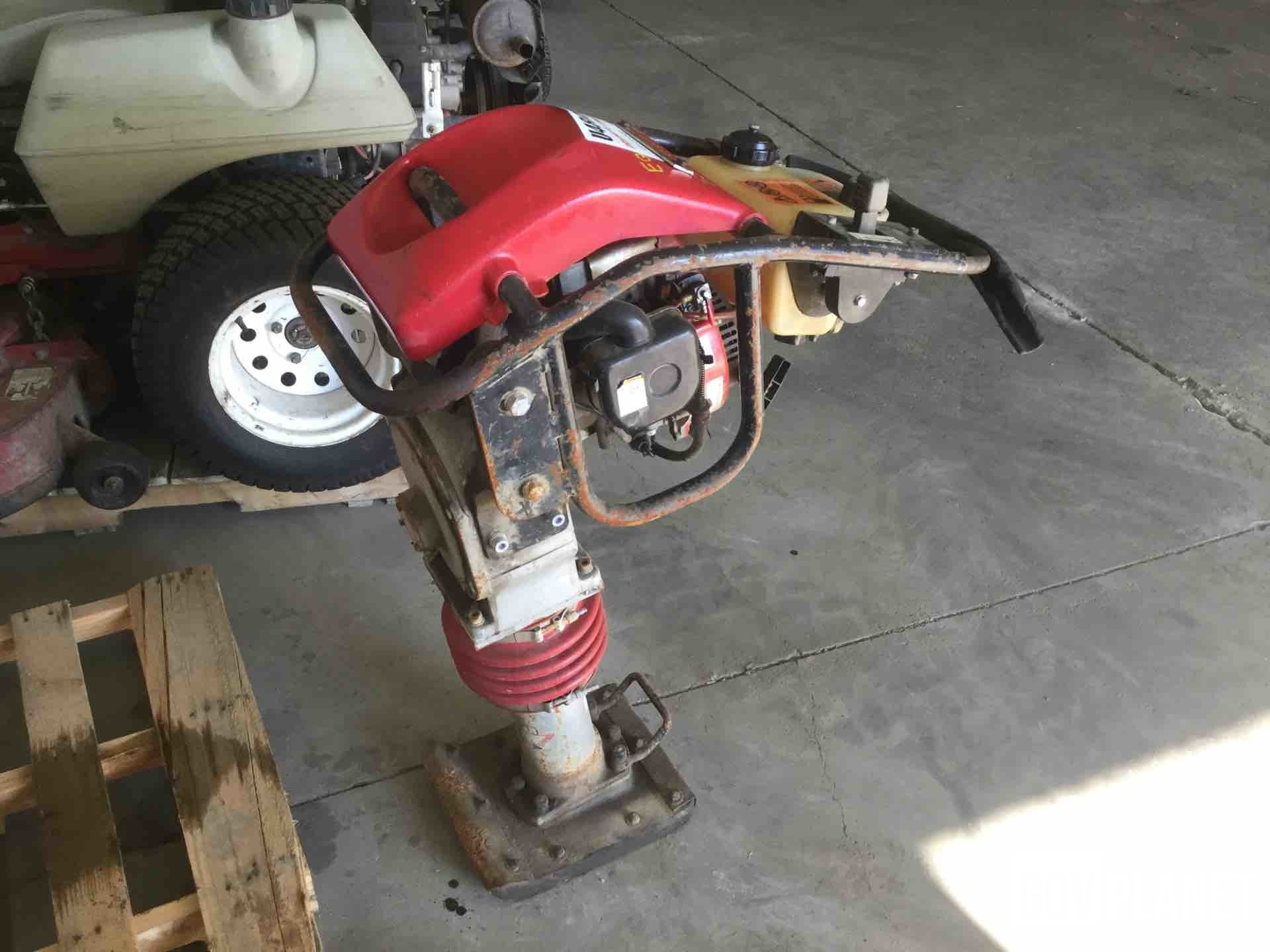 2000 Stone XM832R Jumping Jack Tamper - 8550237 / D6-60 in
