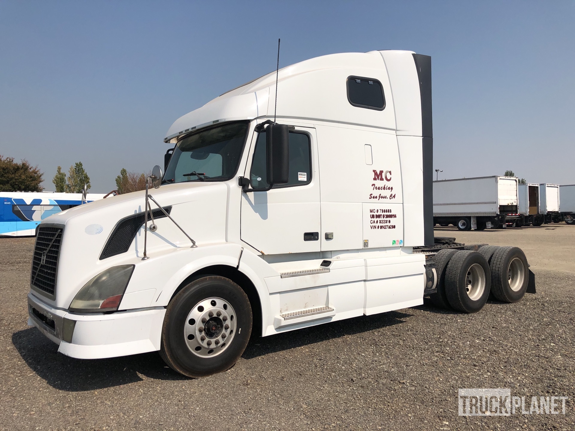 2009 Volvo VN VNL 6x4 T/A Sleeper Truck Tractor in Dunnigan