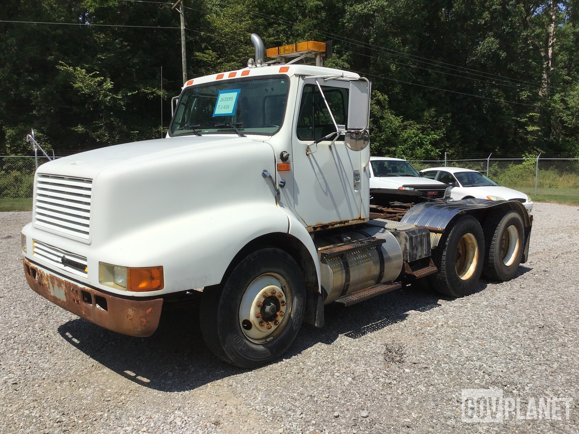1997 International 8200 S/A Day Cab Truck Tractor - 2620095 / D1