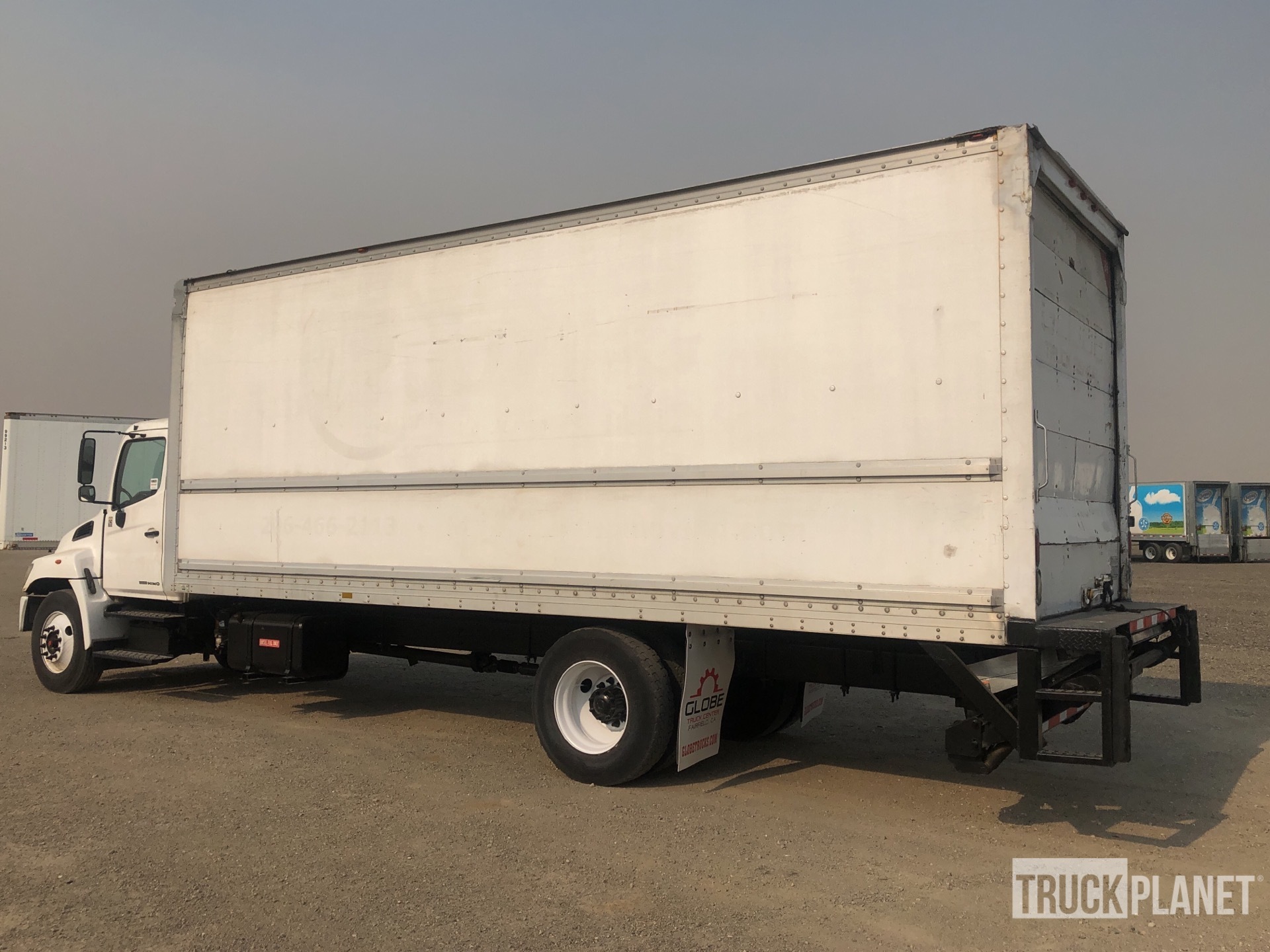 雪の豪奢 2006 Hino 268 4x2 Cargo Truck in Dunnigan, California イラスト