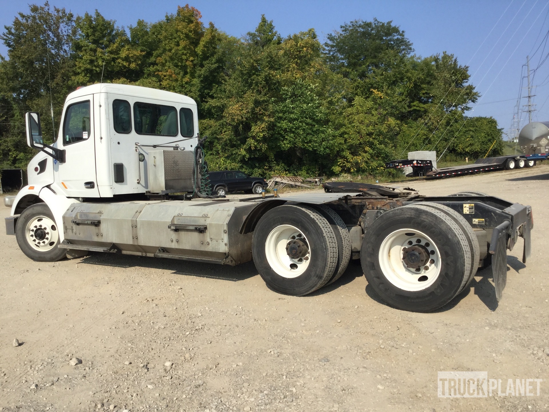 2016 Peterbilt 567 6x4 T/A Day Cab Truck Tractor in Delaware, Ohio