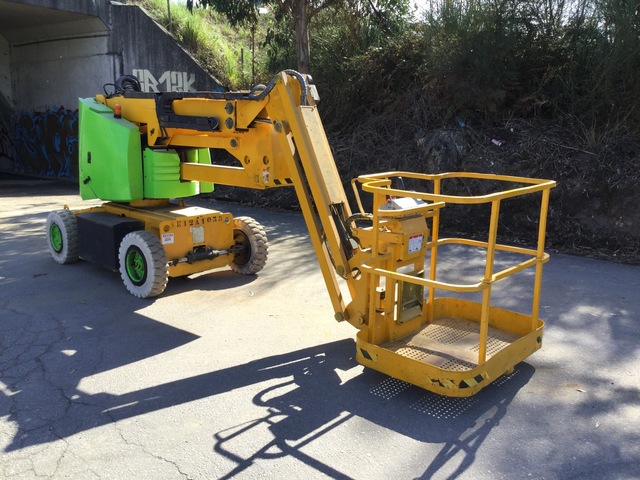 2005 Haulotte HA12IP Electric Articulating Boom Lift