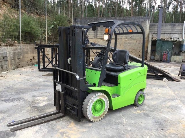 2013 Maximal FB25-MQJZ2 2200 kg Pneumatic Tyre Forklift