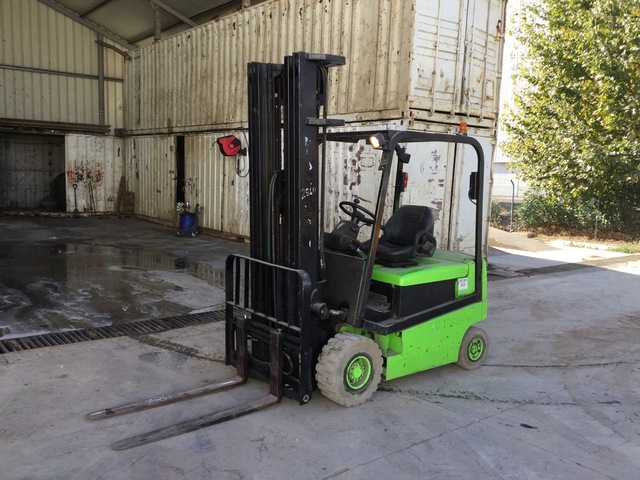2005 Nissan Q02L25CU Electric Forklift