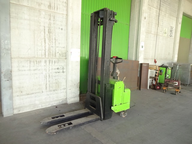 2004 Toyota SLL16 2000 kg Pallet Jack