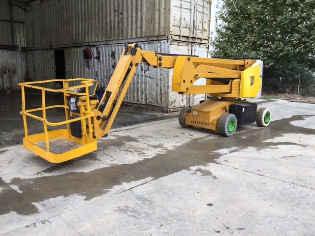 2005 Haulotte HA15IP Electric Articulating Boom Lift