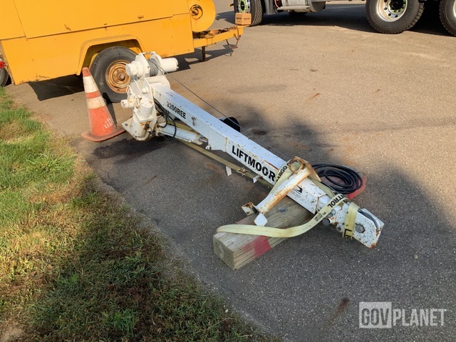 Liftmoore 3200REE Crane off Mobile Truck - D4-16 in Akron, Ohio, United