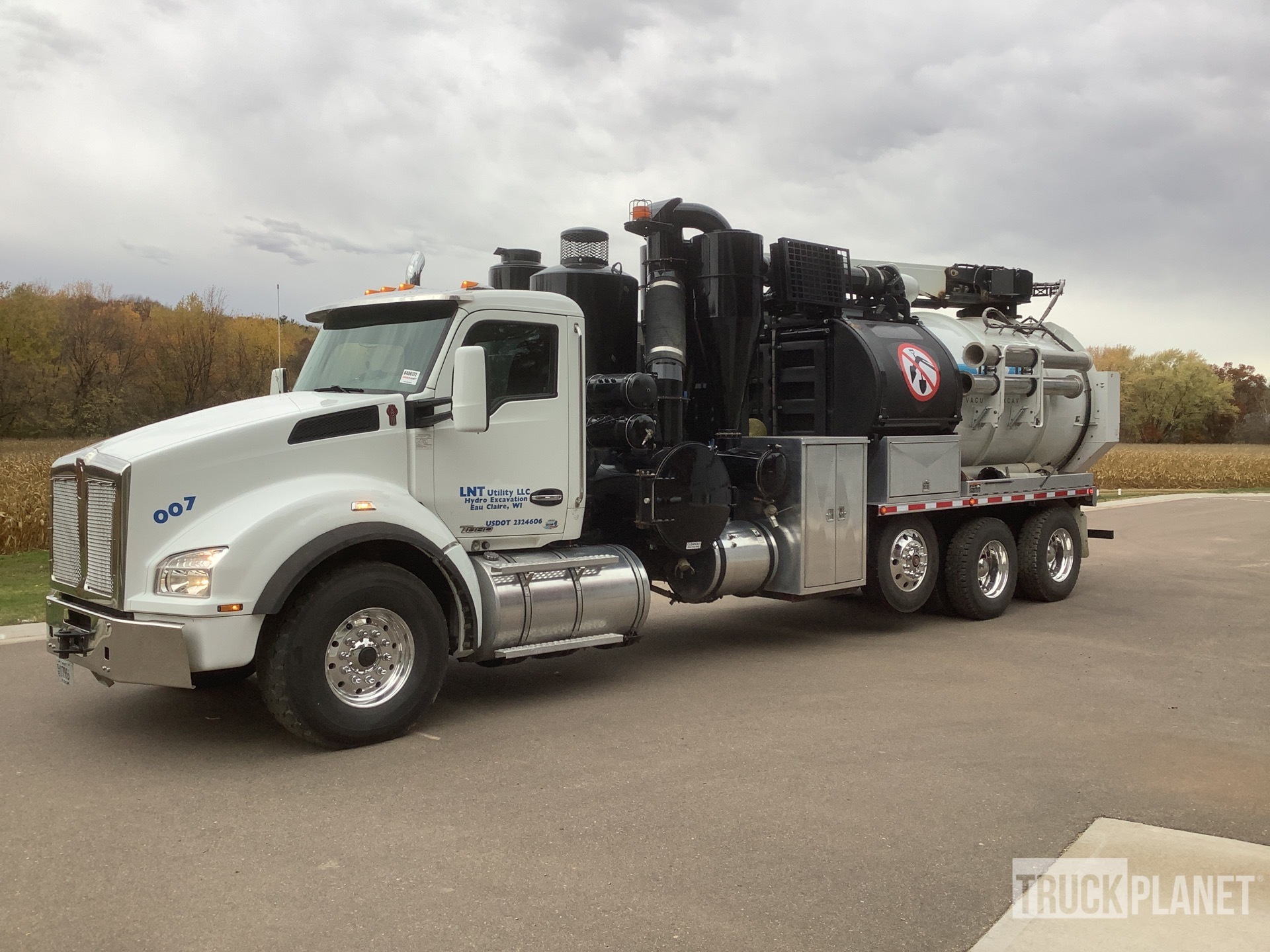 2018 Vactor HXX Vacuum Excavator on 2019 Kenworth T880 6x4 Tri/A