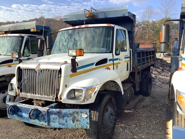 2003 International 7400 4x2 S/A Dump Truck 2003 International 7400 4x2 S/A Dump Truck