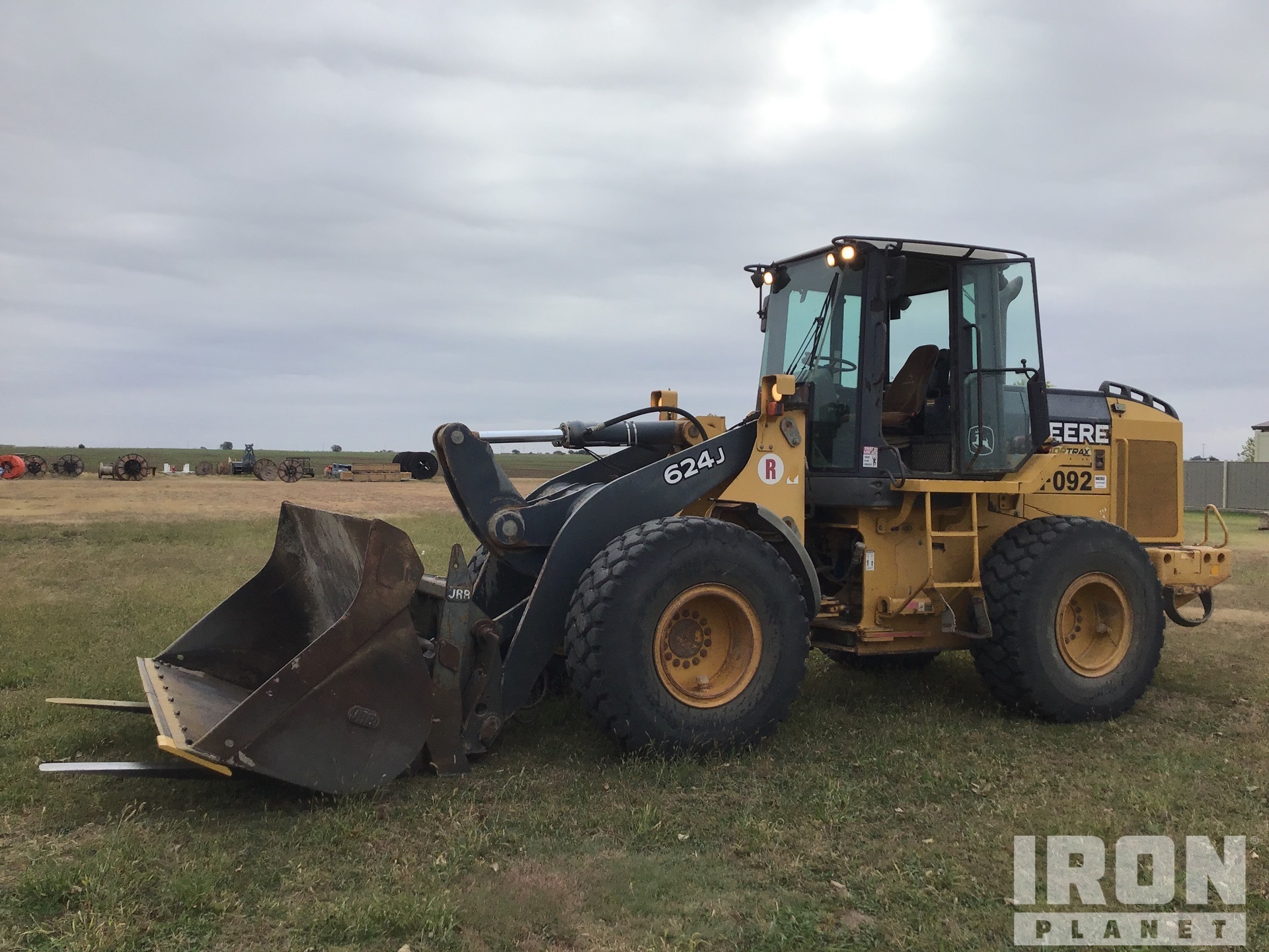 John Deere 640FD 40 ft Flex Draper Combine Header in Trenton, Tennessee,  United States (SalvageSale Item #8421965), image size:1920x1440
