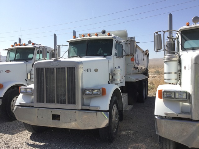 1999 Peterbilt 378 Tri/A Dump Truck 1999 Peterbilt 378 Tri/A Dump Truck