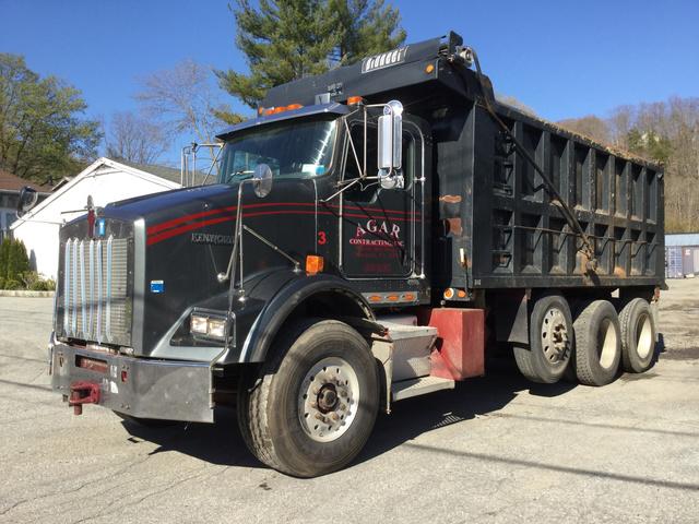 2003 Kenworth T800 Tri/A Dump Truck 2003 Kenworth T800 Tri/A Dump Truck