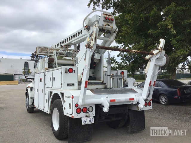 200 Altec AT40C 30 ft on 2007 International 4300 4x2 Crew Cab S/A
