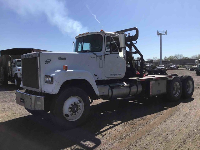 1979 (unverified) Mack RWL767LST T/A Day Cab Truck Tractor 1979 (unverified) Mack RWL767LST T/A Day Cab Truck Tractor