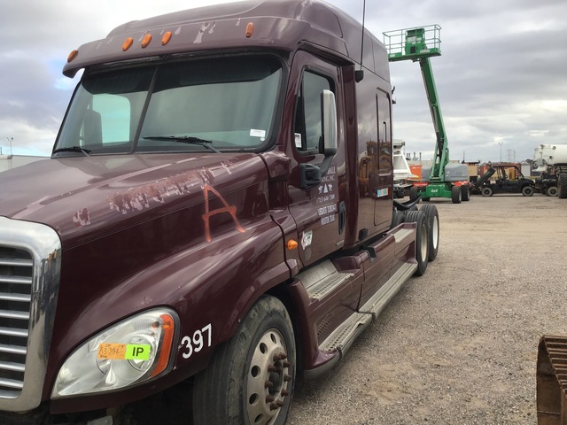 2010 Freightliner Cascadia 125 6x4 T/A Sleeper Truck Tractor 2010 Freightliner Cascadia 125 6x4 T/A Sleeper Truck Tractor