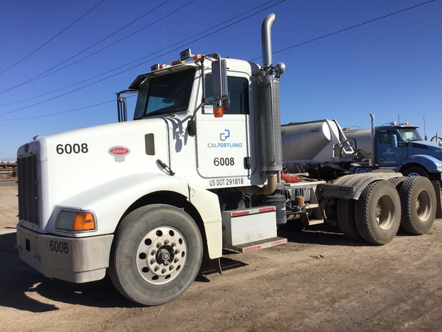 2006 Peterbilt 385 T/A Day Cab Truck Tractor 2006 Peterbilt 385 T/A Day Cab Truck Tractor