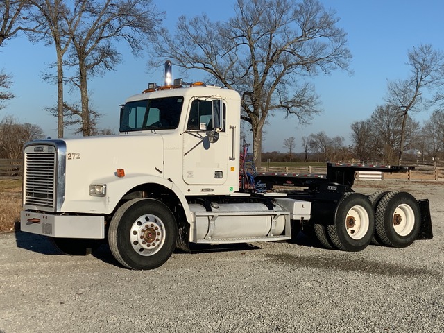 2002 Freightliner FLD120 6x4 T/A Day Cab Truck Tractor 2002 Freightliner FLD120 6x4 T/A Day Cab Truck Tractor