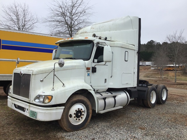 2002 International 9200i 6x4 T/A Sleeper Truck Tractor 2002 International 9200i 6x4 T/A Sleeper Truck Tractor