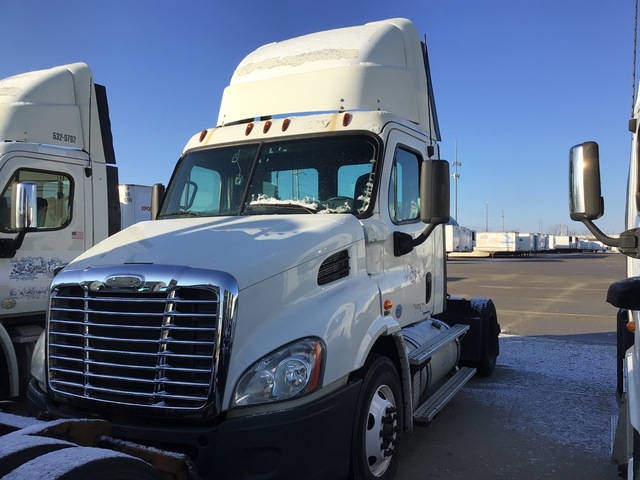 2012 Freightliner Cascadia 113 4x2 S/A Day Cab Truck Tractor 2012 Freightliner Cascadia 113 4x2 S/A Day Cab Truck Tractor