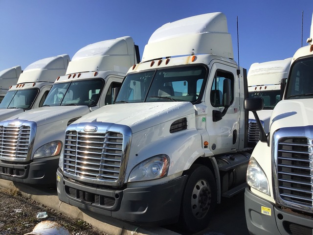 2012 Freightliner Cascadia 113 4x2 S/A Day Cab Truck Tractor 2012 Freightliner Cascadia 113 4x2 S/A Day Cab Truck Tractor