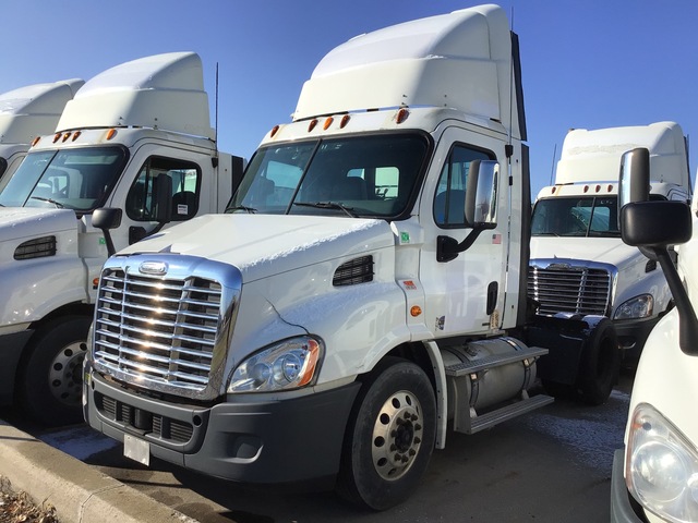 2011 Freightliner Cascadia 113 4x2 S/A Day Cab Truck Tractor 2011 Freightliner Cascadia 113 4x2 S/A Day Cab Truck Tractor
