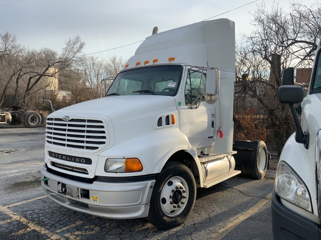 2002 Sterling A9500 S/A Day Cab Truck Tractor 2002 Sterling A9500 S/A Day Cab Truck Tractor