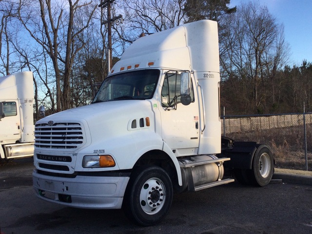 2006 Sterling A9500 4x2 S/A Day Cab Truck Tractor 2006 Sterling A9500 4x2 S/A Day Cab Truck Tractor