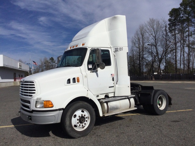 2002 Sterling A9500 4x2 S/A Day Cab Truck Tractor 2002 Sterling A9500 4x2 S/A Day Cab Truck Tractor