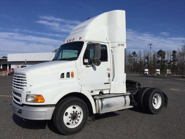 2002 Sterling A9500 4x2 S/A Day Cab Truck Tractor 2002 Sterling A9500 4x2 S/A Day Cab Truck Tractor