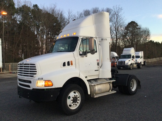 2006 Sterling A9500 4x2 S/A Day Cab Truck Tractor 2006 Sterling A9500 4x2 S/A Day Cab Truck Tractor