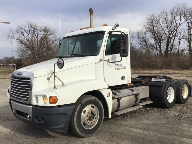 2007 Freightliner ST120 6x4 T/A Day Cab Truck Tractor 2007 Freightliner ST120 6x4 T/A Day Cab Truck Tractor