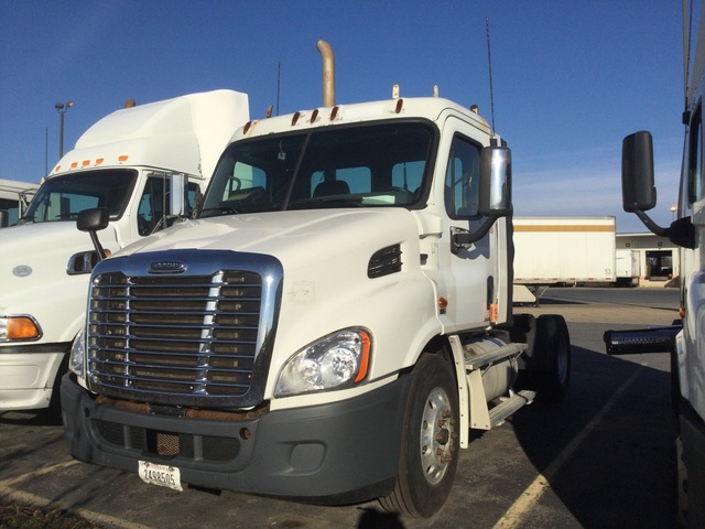 2011 Freightliner Cascadia 113 4x2 S/A Day Cab Truck Tractor 2011 Freightliner Cascadia 113 4x2 S/A Day Cab Truck Tractor