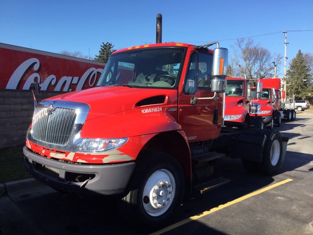 2010 International 4400 4x2 S/A Day Cab Truck Tractor 2010 International 4400 4x2 S/A Day Cab Truck Tractor