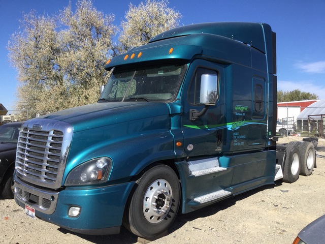 2015 Freightliner Cascadia 125 6x4 T/A Sleeper Truck Tractor 2015 Freightliner Cascadia 125 6x4 T/A Sleeper Truck Tractor