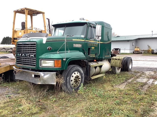 1998 Mack CL713 6x4 T/A Sleeper Truck Tractor 1998 Mack CL713 6x4 T/A Sleeper Truck Tractor