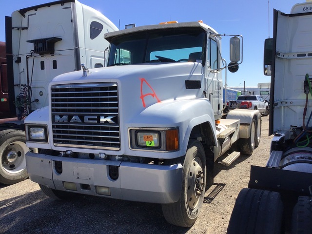1996 Mack CH613 6x4 T/A Day Cab Truck Tractor 1996 Mack CH613 6x4 T/A Day Cab Truck Tractor