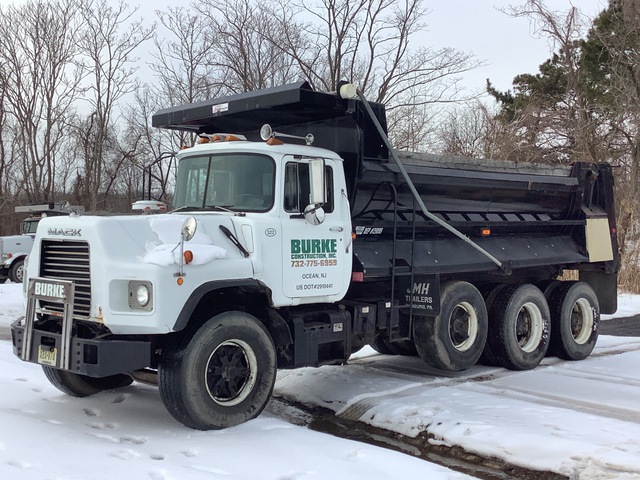 1988 Mack DM690S 8x4 Tri/A Dump Truck 1988 Mack DM690S 8x4 Tri/A Dump Truck