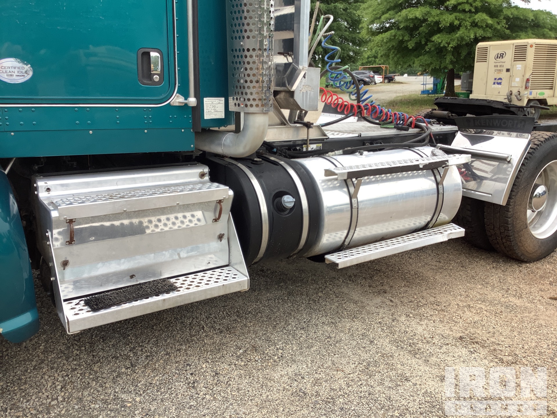 2014 Kenworth T600 6x4 T/A Day Cab Truck Tractor, Newnan, Georgia, Estados  Unidos (IronPlanet N.º de artículo4911511), image size:1920x1440