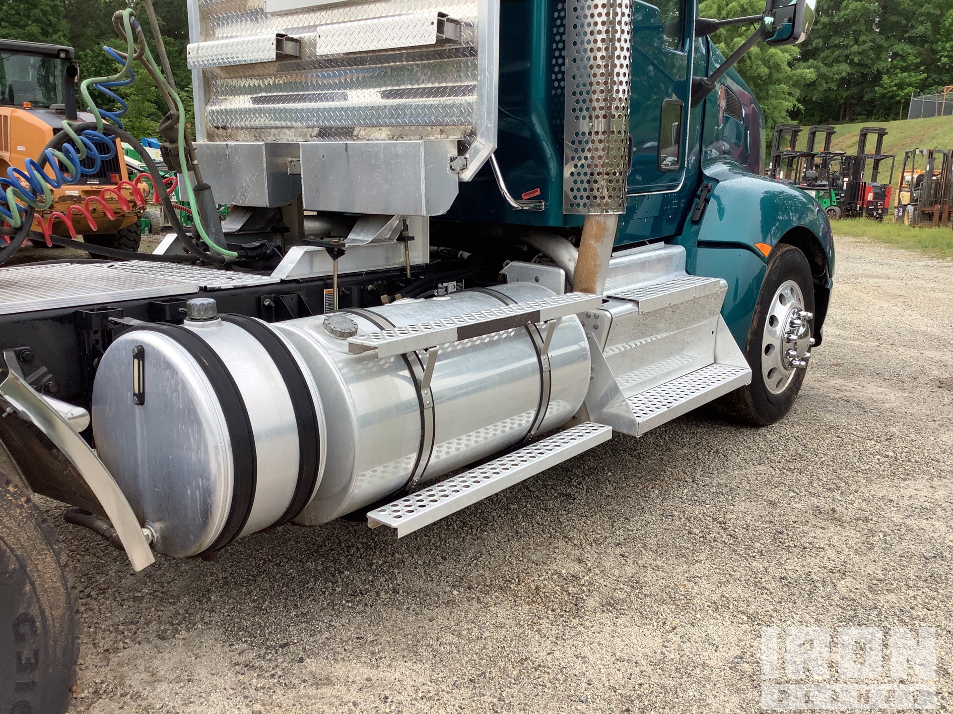 2014 Kenworth T600 6x4 T/A Day Cab Truck Tractor, Newnan, Georgia, Estados  Unidos (IronPlanet N.º de artículo4911511), image size:1920x1440