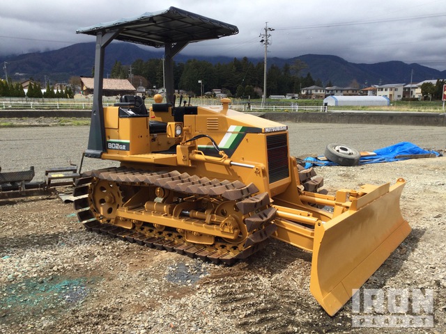 1989 年 Mitsubishi BD2G Crawler Dozer in Azumino, Nagano, Japan