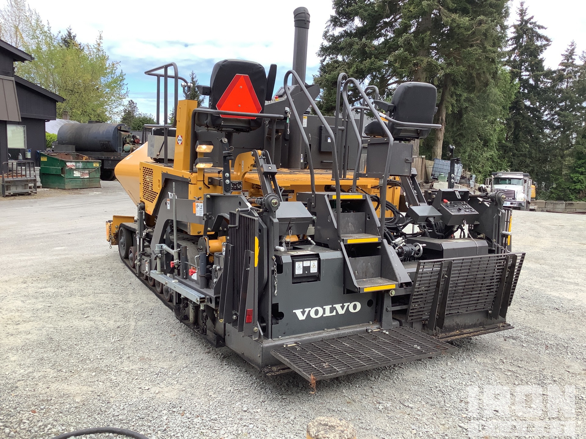 2019 Volvo P4410B Asphalt Paver in Burien, Washington